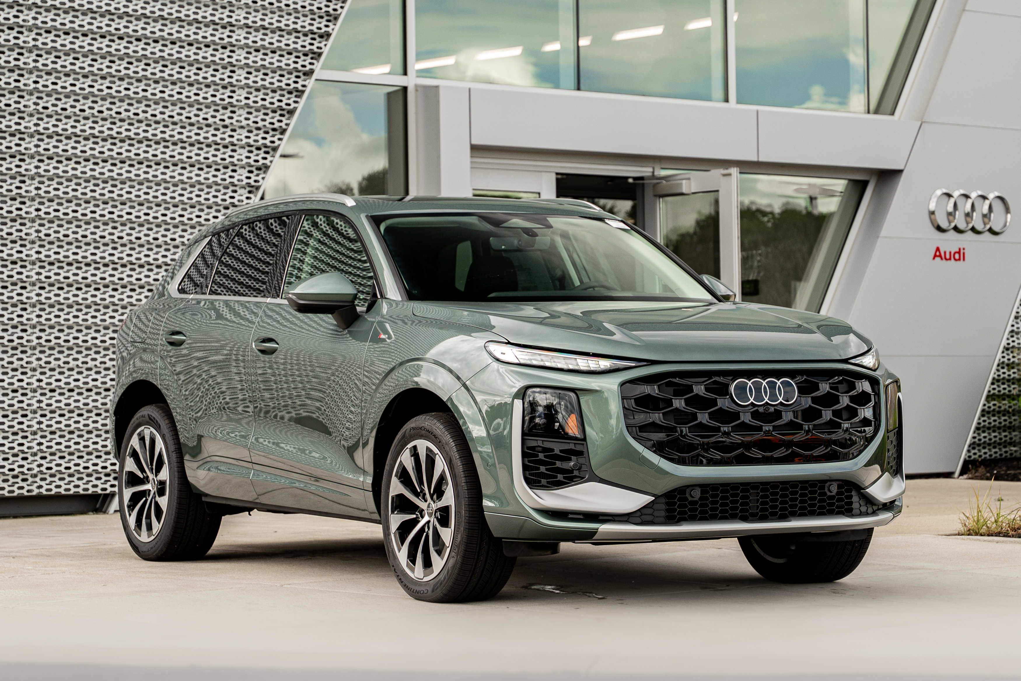 New 2026 Audi Q3 quattro 2.0T AWD/4WD image 1