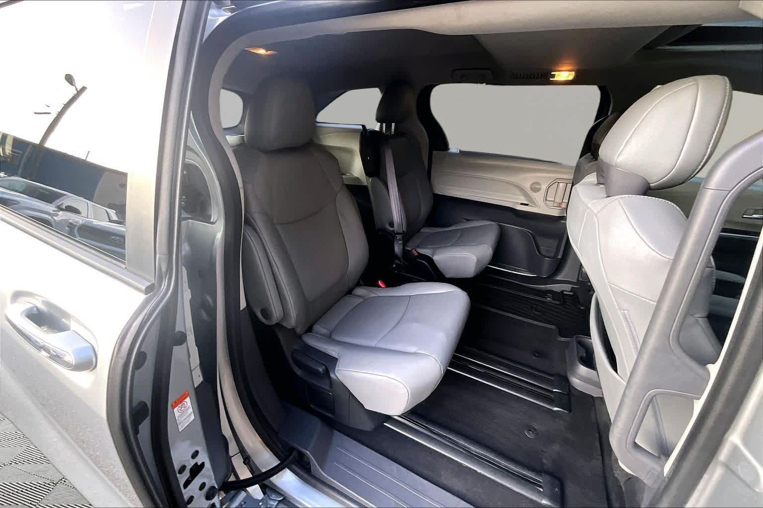 Certified 2023 Toyota Sienna XLE FWD image 20