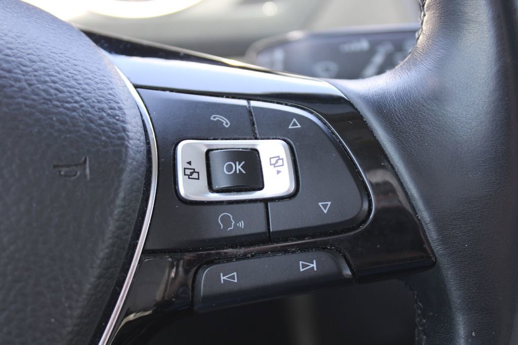 Used 2018 Volkswagen Tiguan SE w/ Panoramic Sunroof Package AWD/4WD image 18
