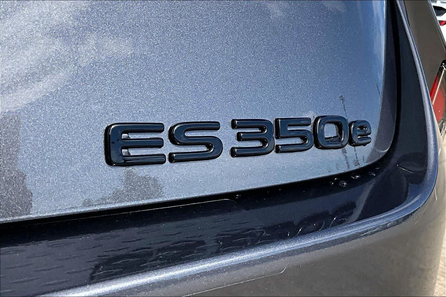 New 2026 Lexus ES 350e w/ Executive Package FWD image 15