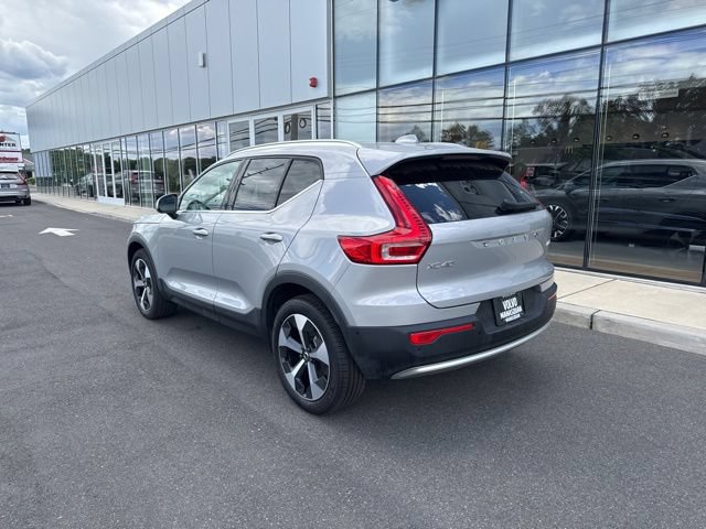 Used 2025 Volvo XC40 B5 Plus AWD/4WD image 3