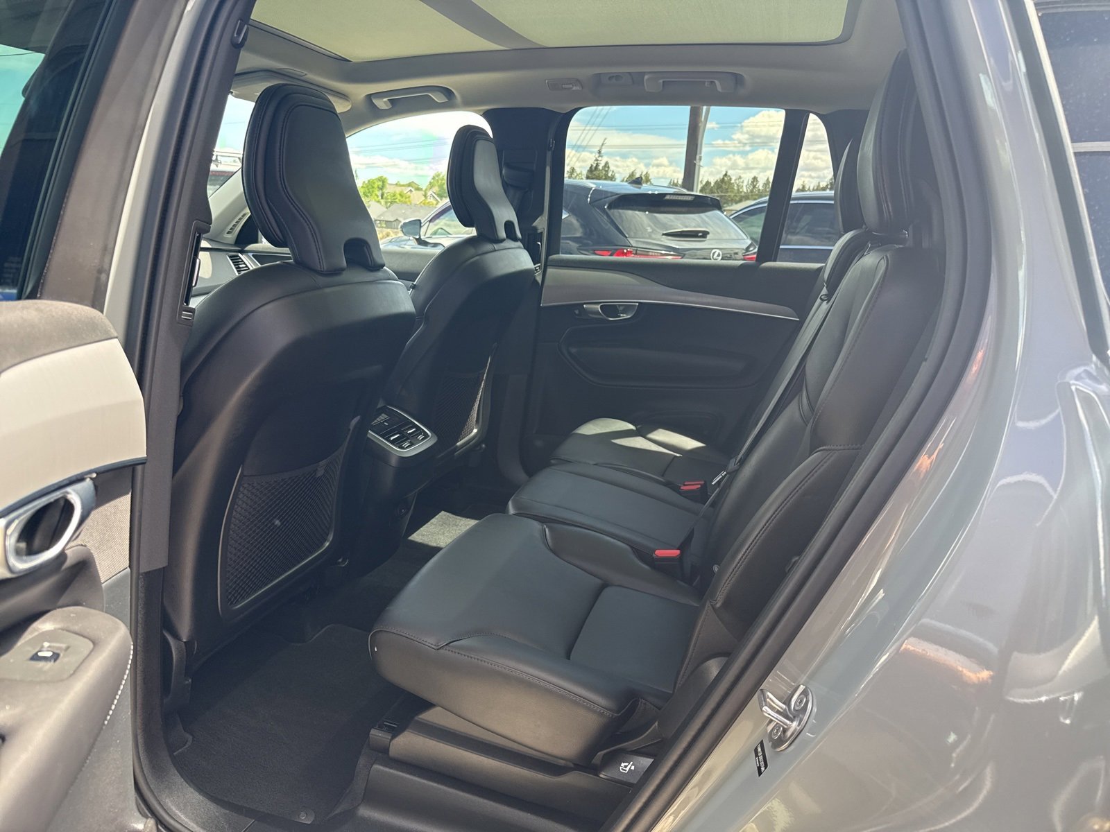 Used 2025 Volvo XC90 B5 Core image 10