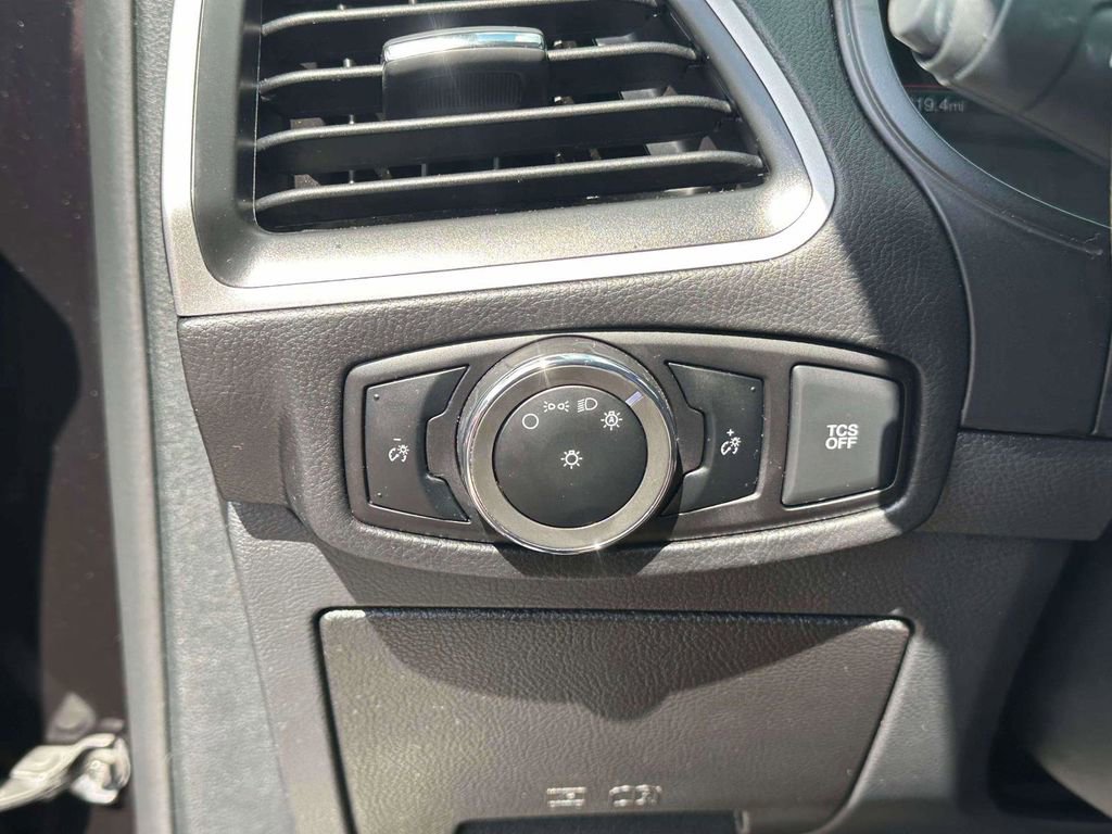 Used 2024 Ford Edge SEL image 20