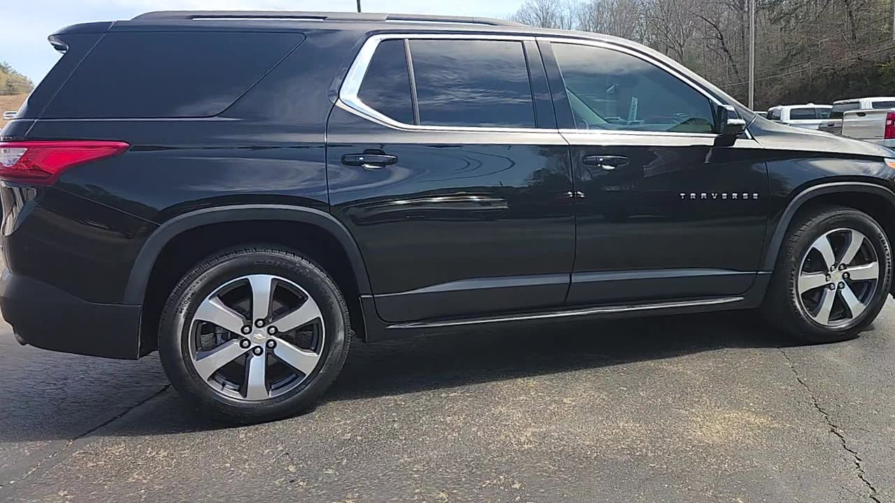 Used 2020 Chevrolet Traverse LT w/ LT Premium Package image 10