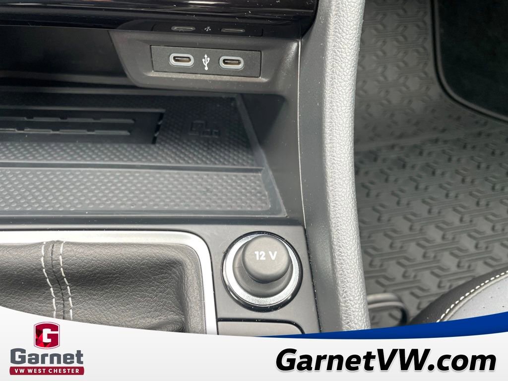 Certified 2025 Volkswagen Jetta SE w/ Sunroof Package image 42