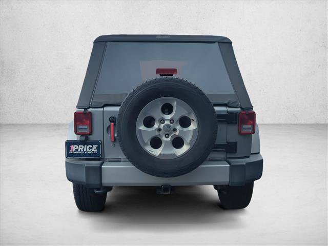 Used 2015 Jeep Wrangler Unlimited Sahara w/ Connectivity Group AWD/4WD image 7