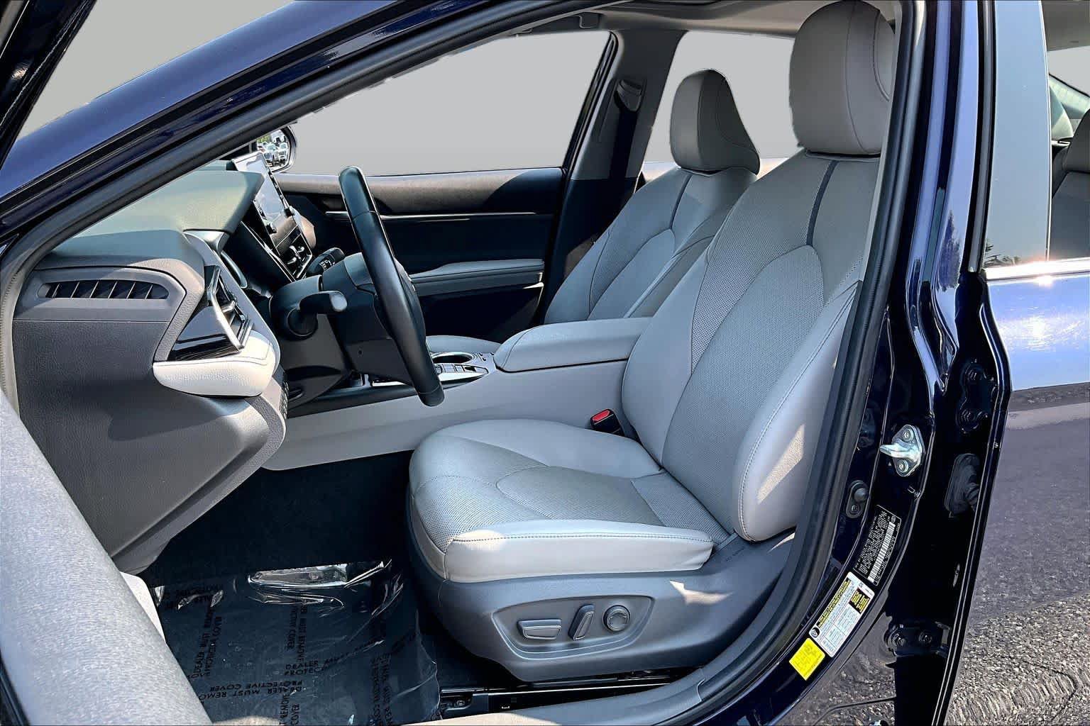 Used 2021 Toyota Camry XLE w/ Navigation Upgrade Package FWD image 8