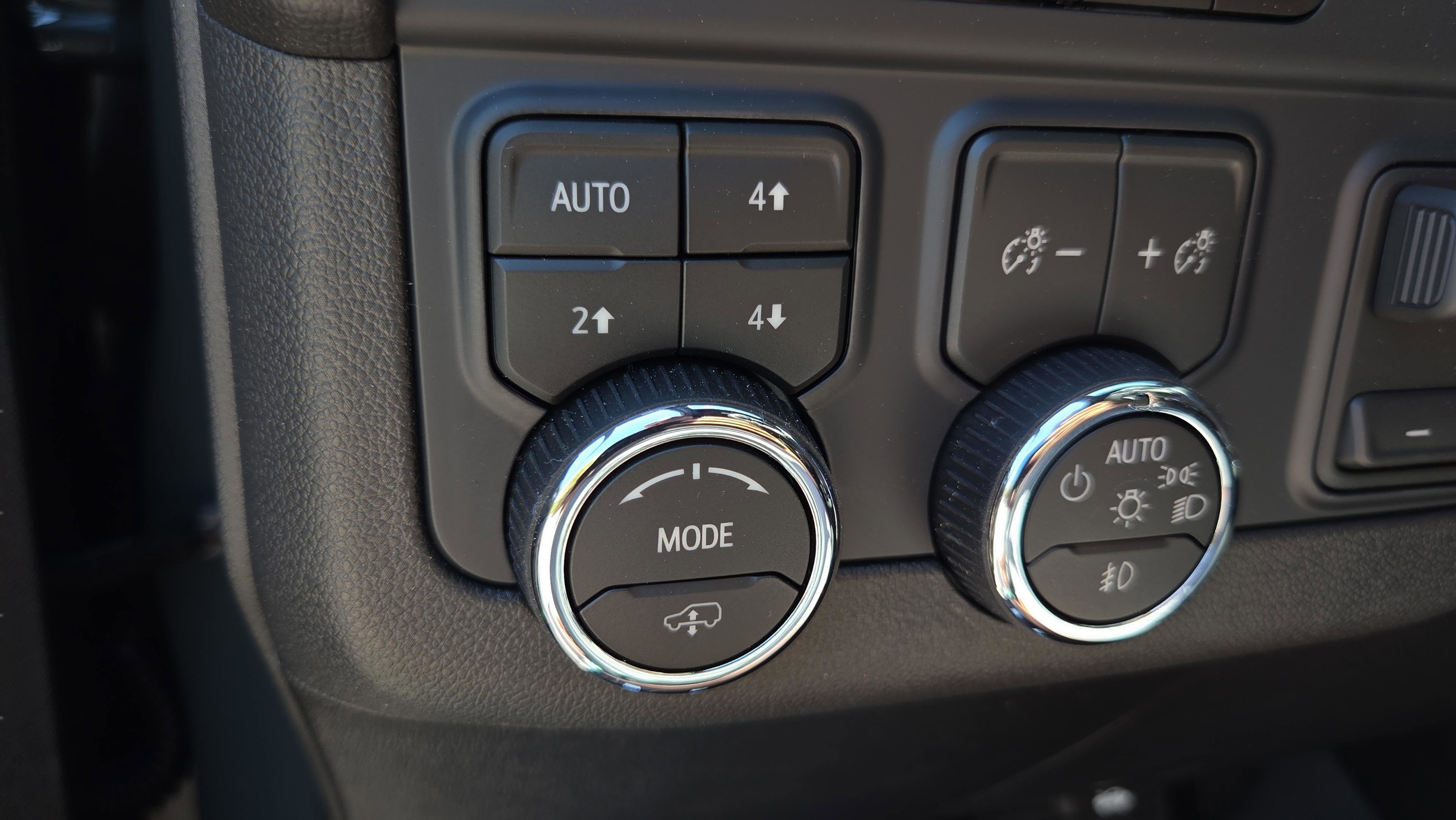 New 2026 Chevrolet Suburban Z71 w/ Z71 Off-Road Package image 32