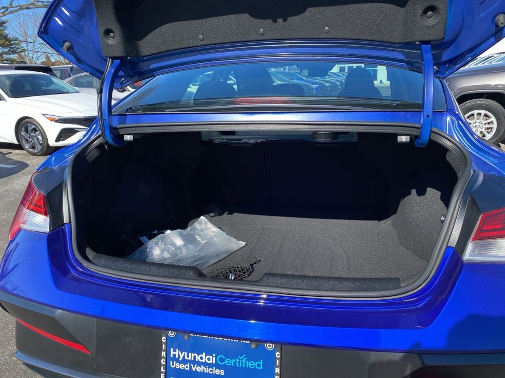 Certified 2025 Hyundai Elantra Limited image 16
