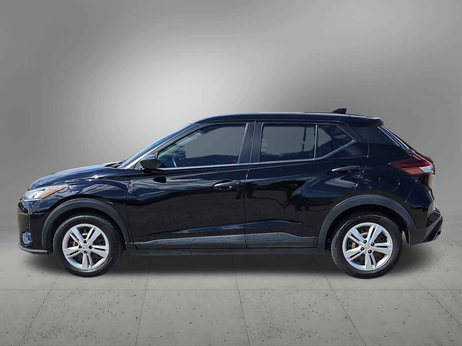 Used 2022 Nissan Kicks S FWD image 2