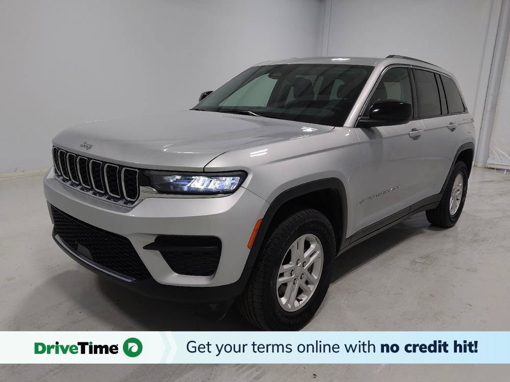Used 2023 Jeep Grand Cherokee Laredo w/ Luxury Tech Group I AWD/4WD image 1
