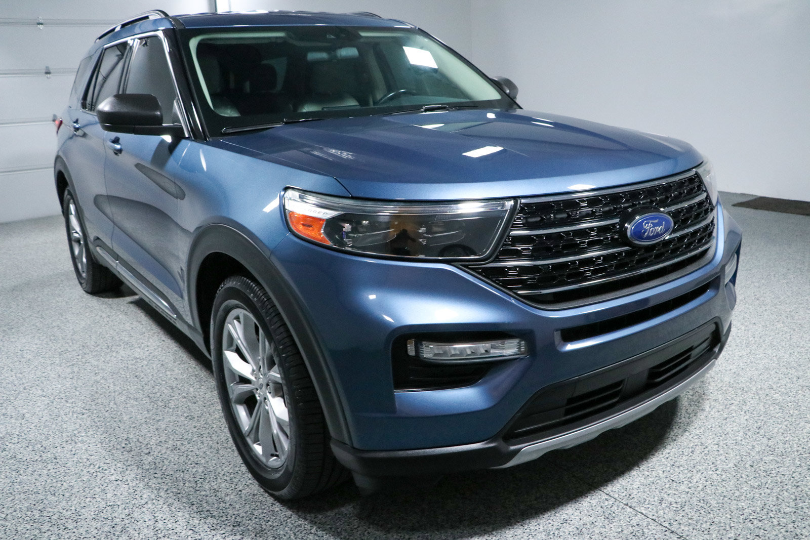 Used 2020 Ford Explorer XLT w/ Equipment Group 202A RWD image 5
