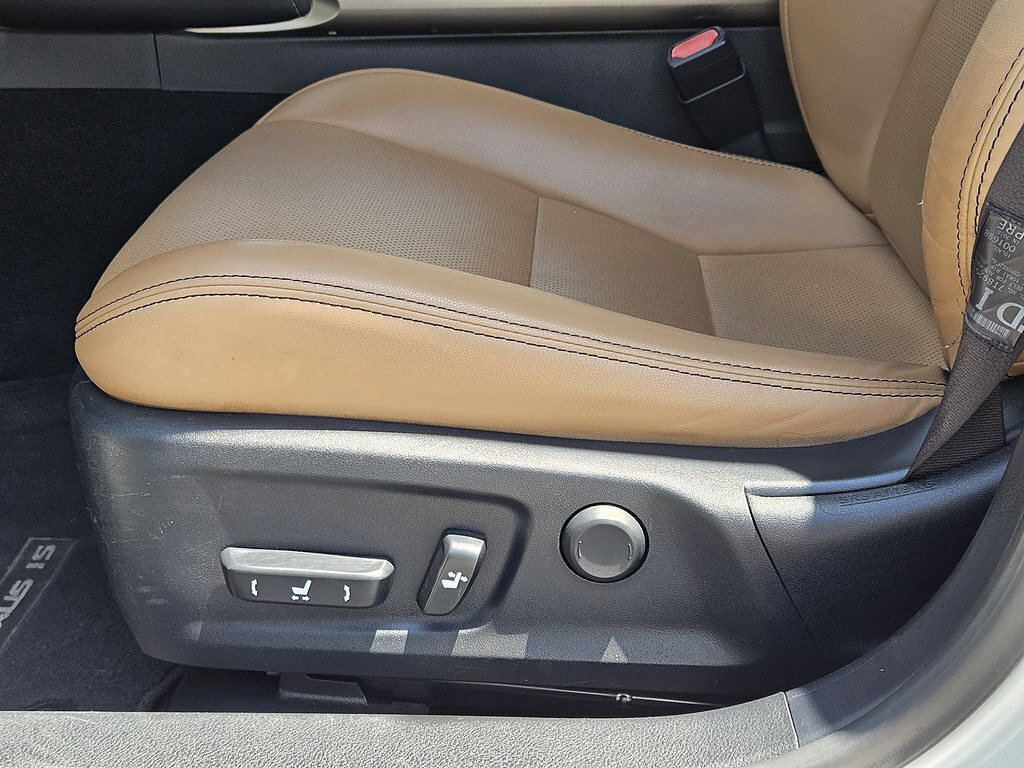 Used 2016 Lexus IS 200t RWD image 19