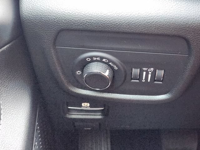 Used 2025 Jeep Grand Cherokee Altitude AWD/4WD image 23