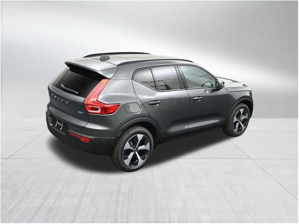 New 2026 Volvo XC40 B5 Plus w/ Protection Package Premier AWD/4WD image 17