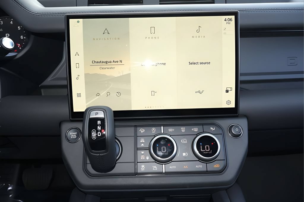 New 2026 Land Rover Defender 110 X-Dynamic SE AWD/4WD image 23