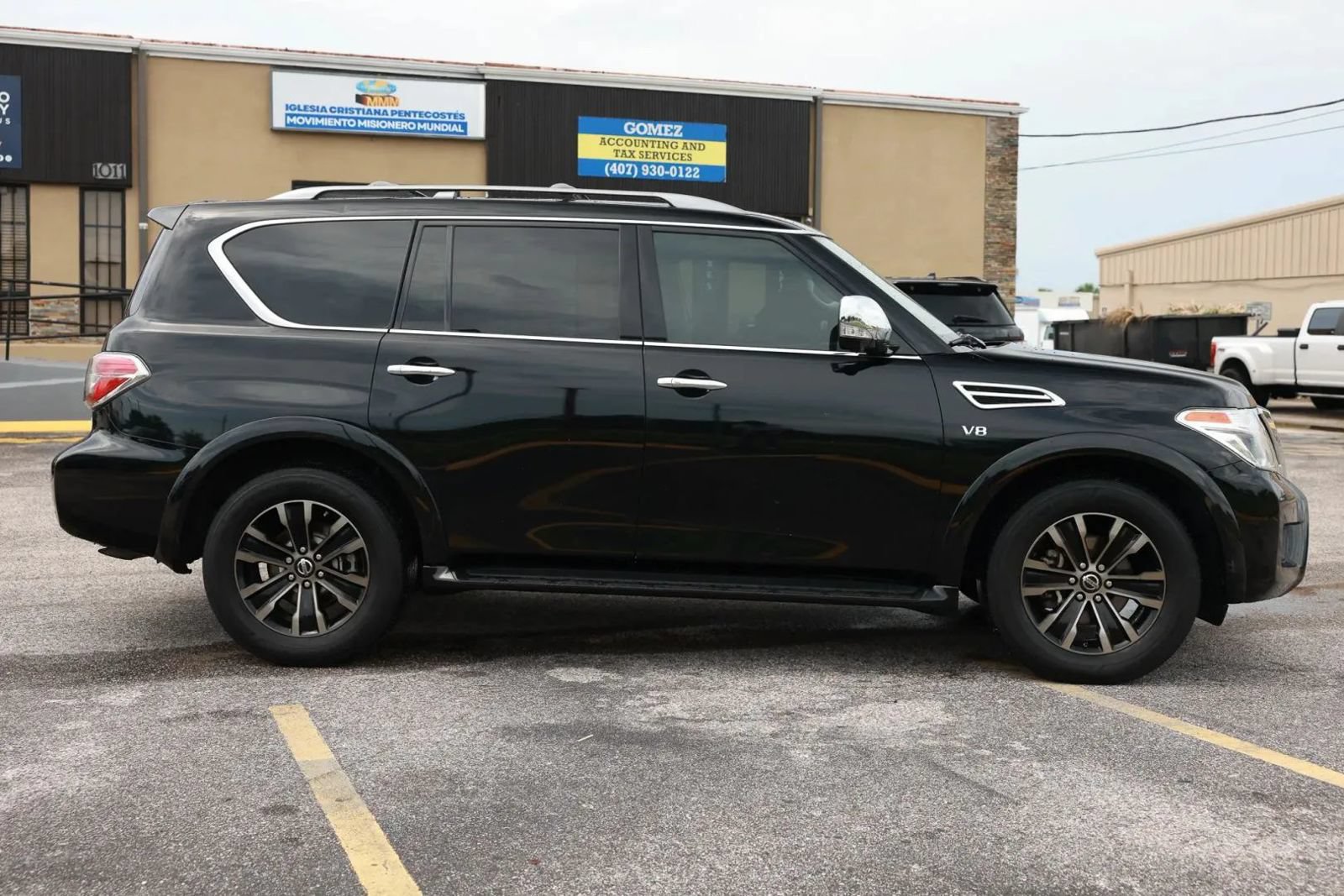 Used 2019 Nissan Armada Platinum w/ Captain's Chairs Package RWD image 4