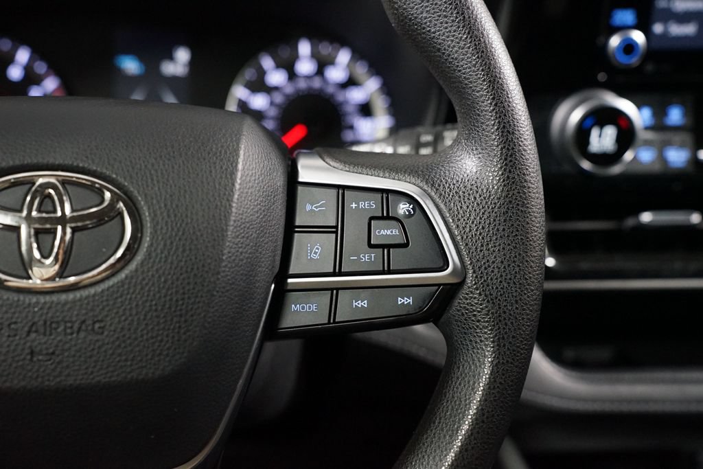 Used 2021 Toyota Highlander L FWD image 13