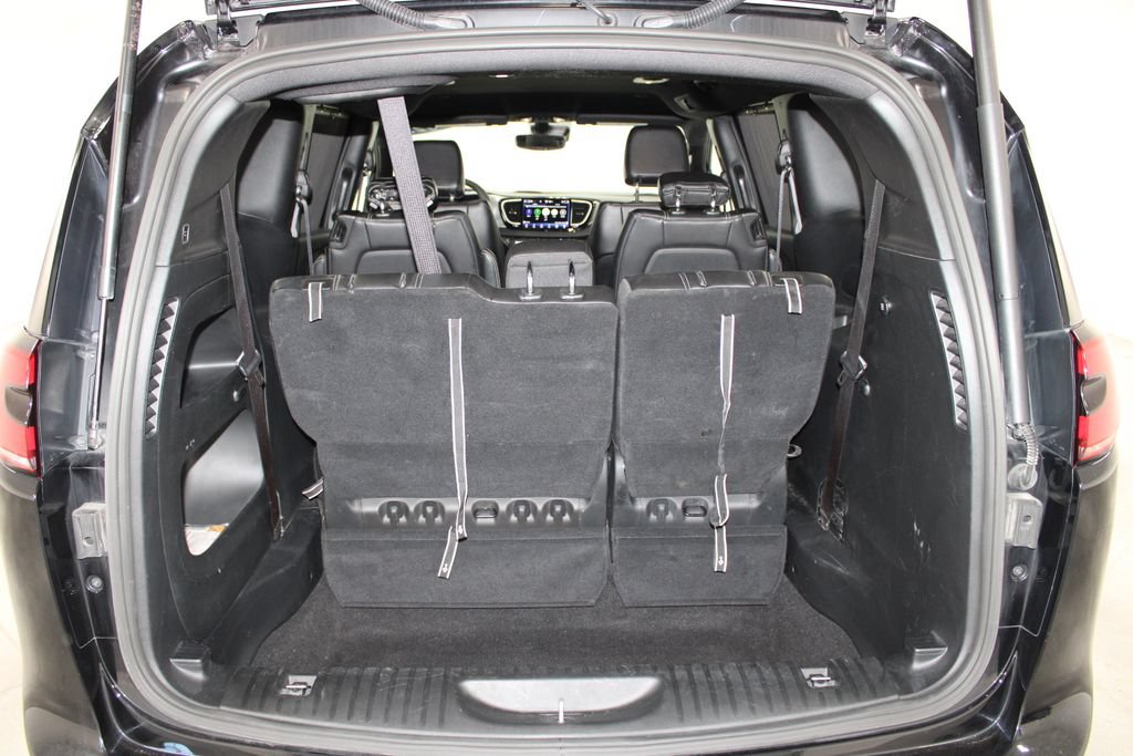 Used 2025 Chrysler Pacifica Select FWD image 14