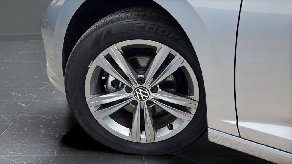 Certified 2024 Volkswagen Jetta SE FWD image 32