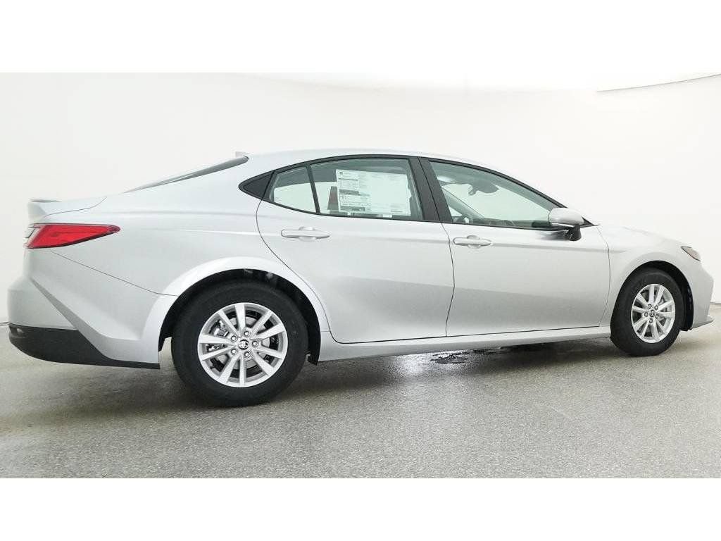 New 2026 Toyota Camry Hybrid FWD image 33