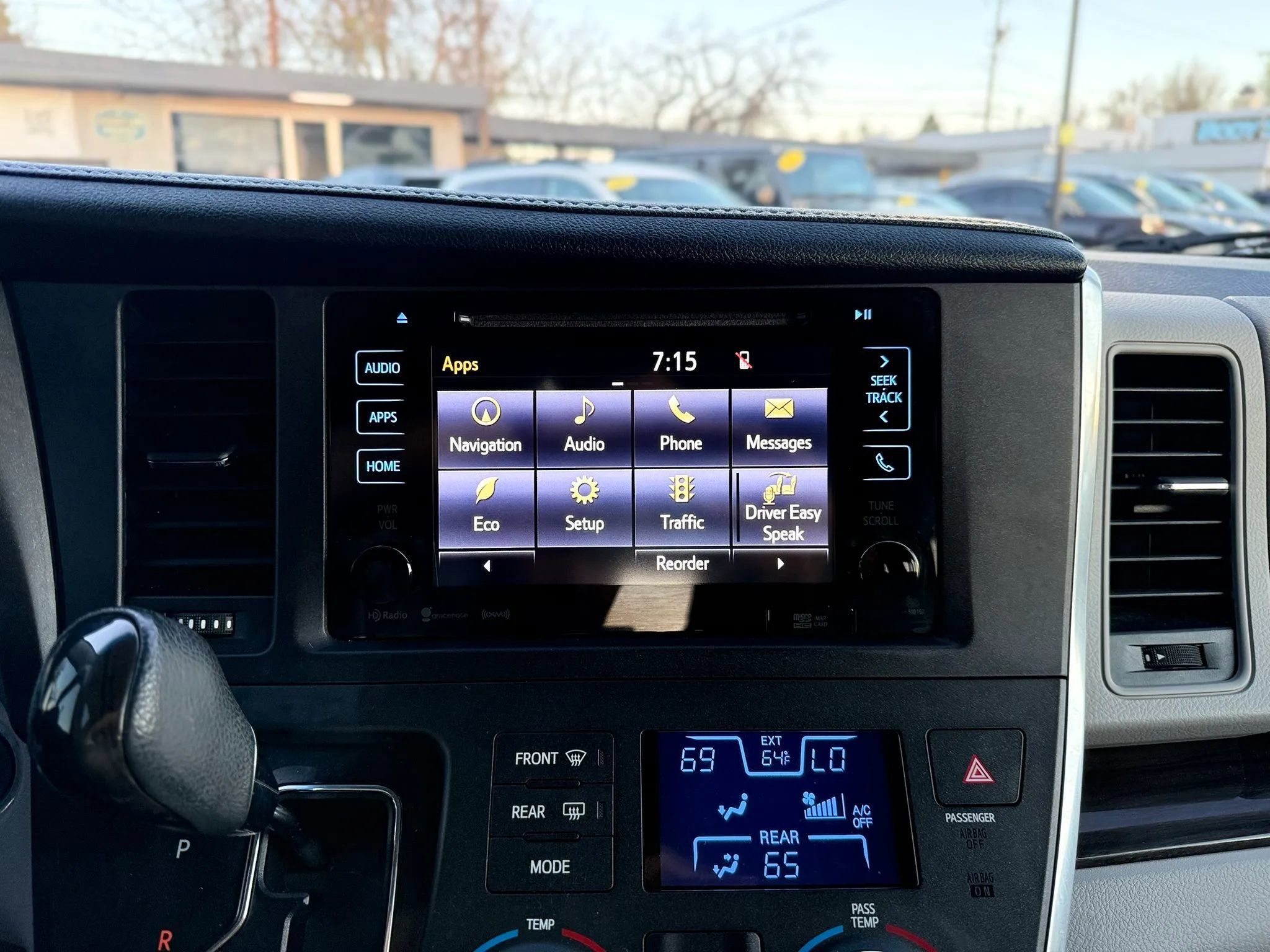 Used 2017 Toyota Sienna XLE w/ XLE Navigation Package FWD image 36