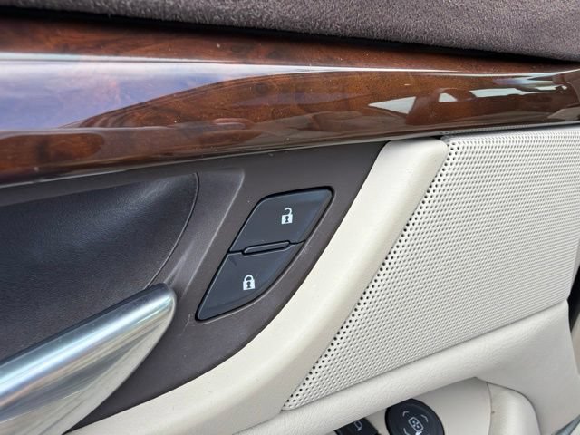 Used 2016 Cadillac Escalade ESV Premium AWD/4WD image 11