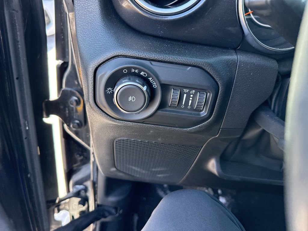 Used 2022 Jeep Wrangler Unlimited Sahara image 11