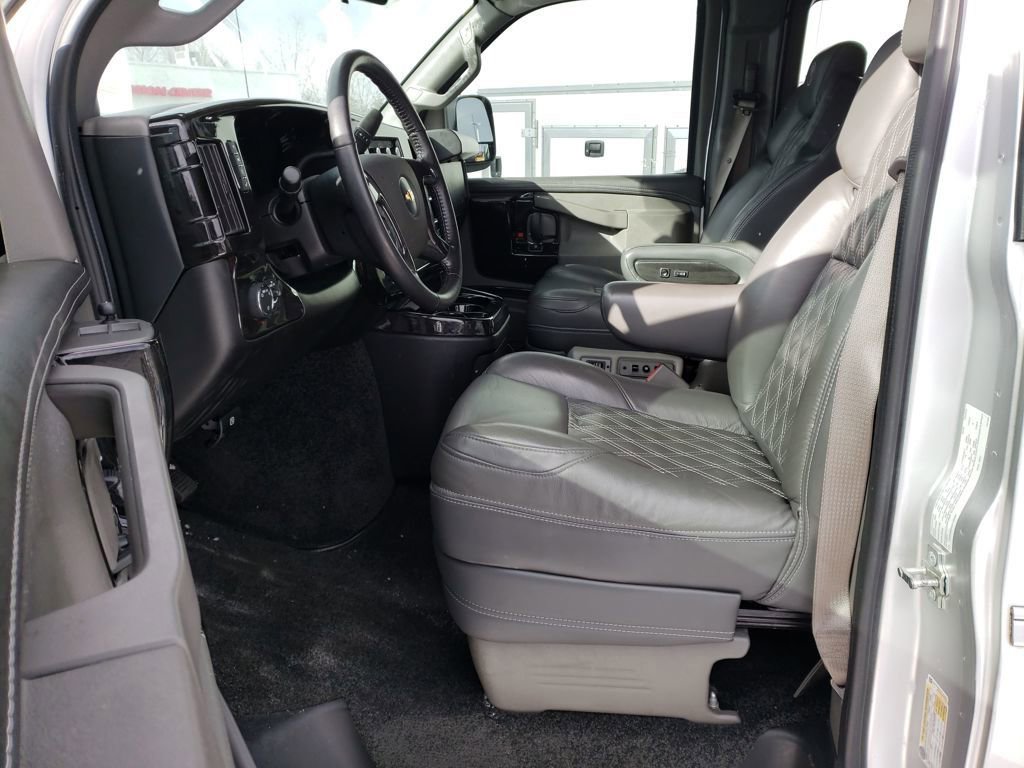 Used 2023 Chevrolet Express 2500 Extended image 10