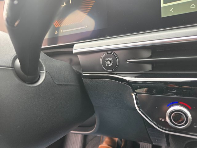 New 2025 Kia K5 GT-Line image 18