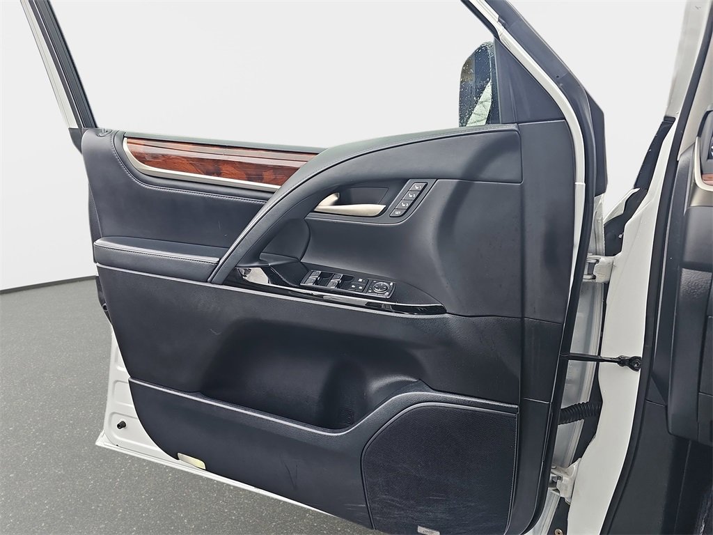 Used 2019 Lexus LX 570 4WD image 28