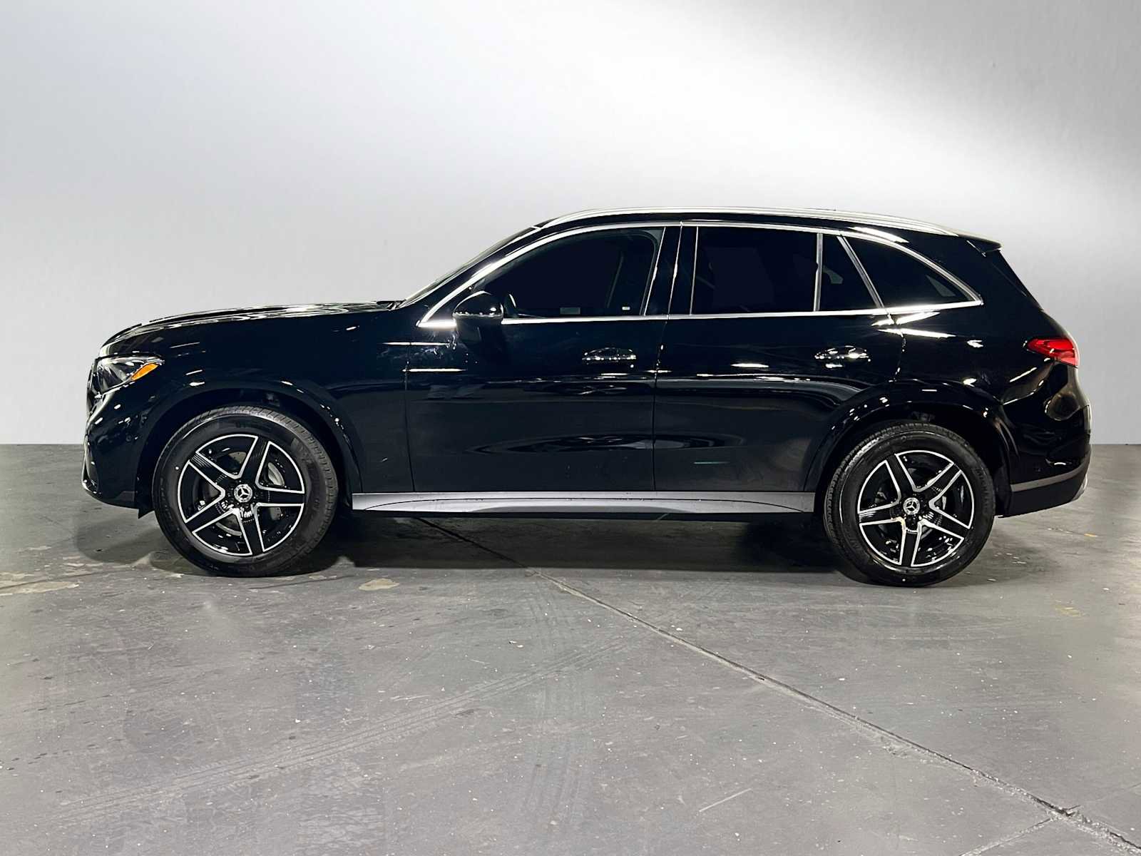 New 2025 Mercedes-Benz GLC 300 4MATIC image 4