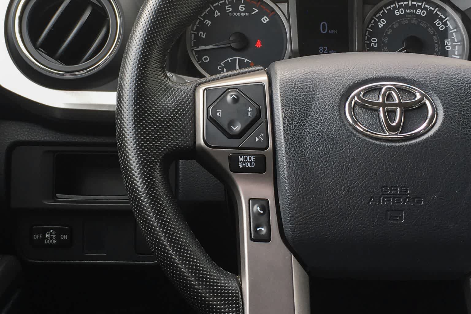 Used 2016 Toyota Tacoma SR5 RWD image 17