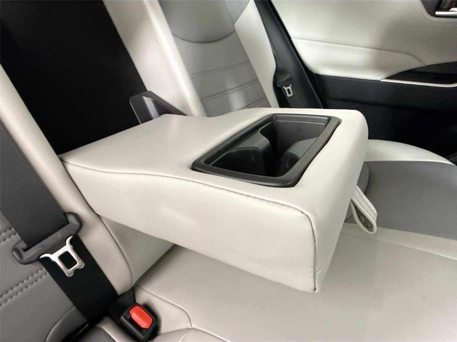 Certified 2022 Toyota RAV4 XLE Premium AWD/4WD image 39