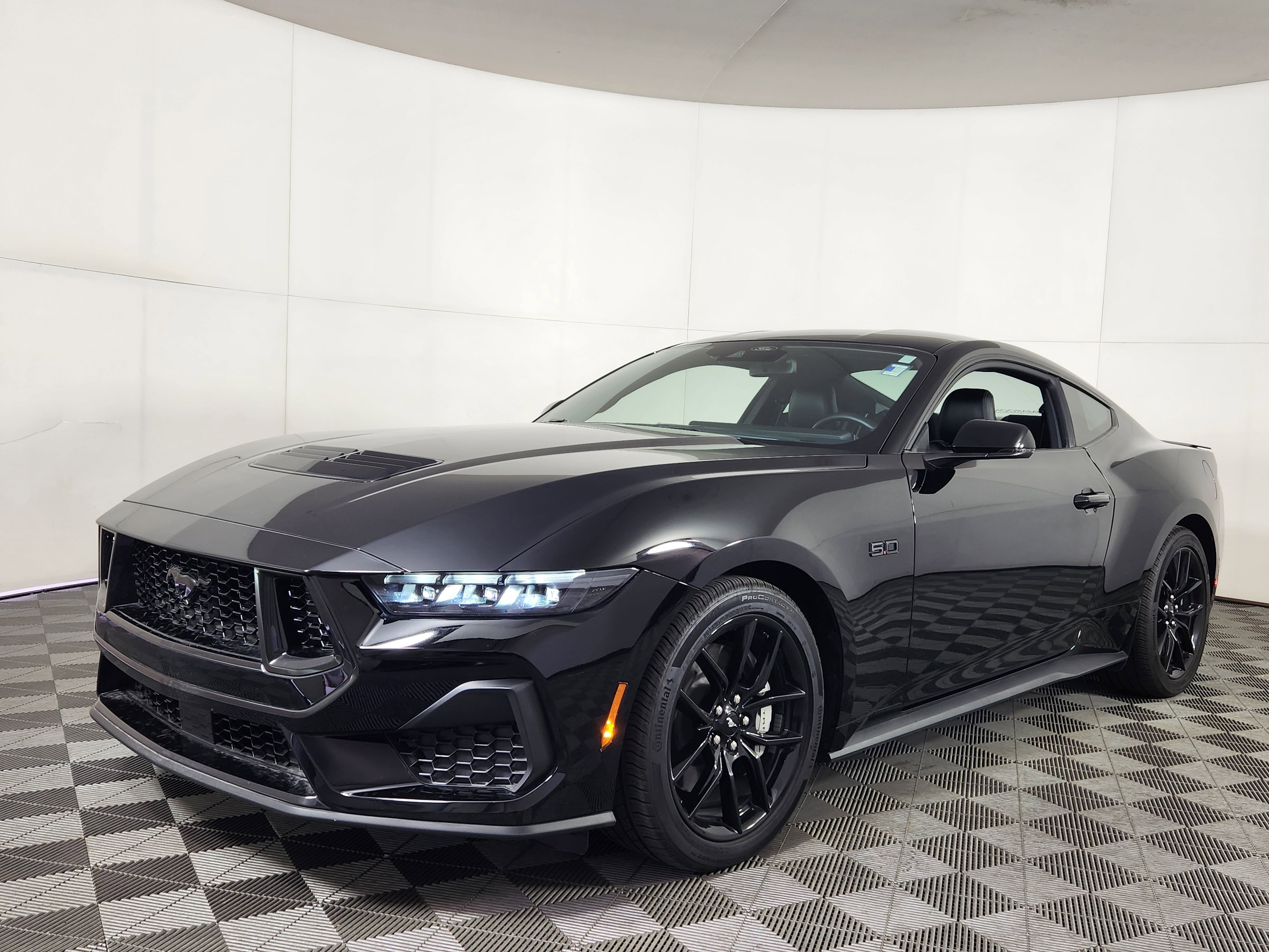 Used 2025 Ford Mustang GT Premium image 3