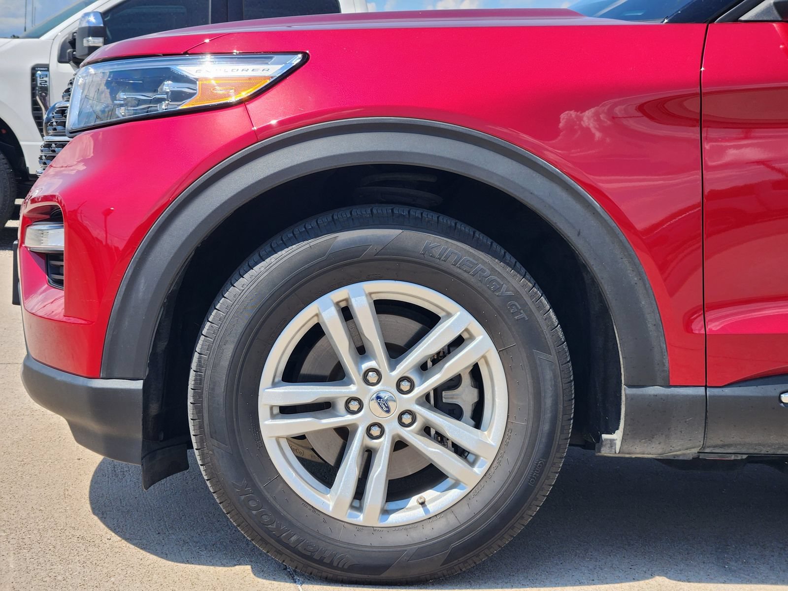 Used 2024 Ford Explorer XLT w/ Equipment Group 202A RWD image 9