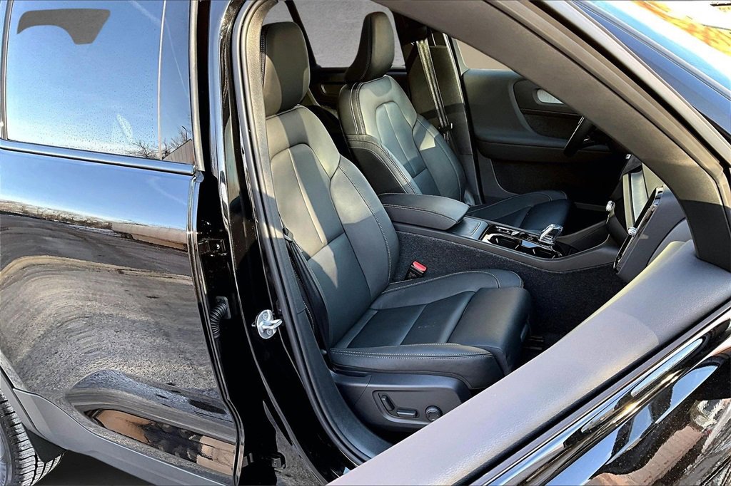 Used 2026 Volvo XC40 B5 Plus w/ Protection Package Premier image 28