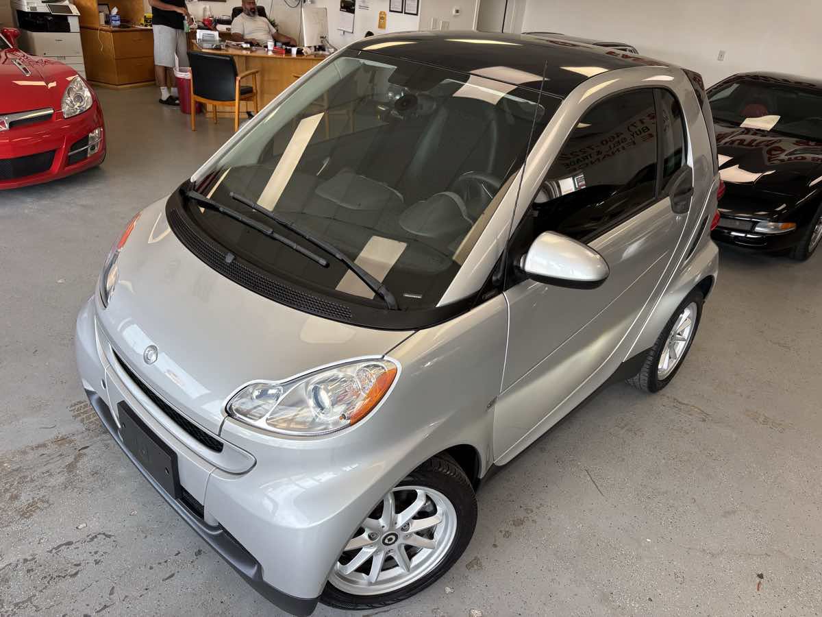 Used 2009 smart fortwo pure RWD image 7