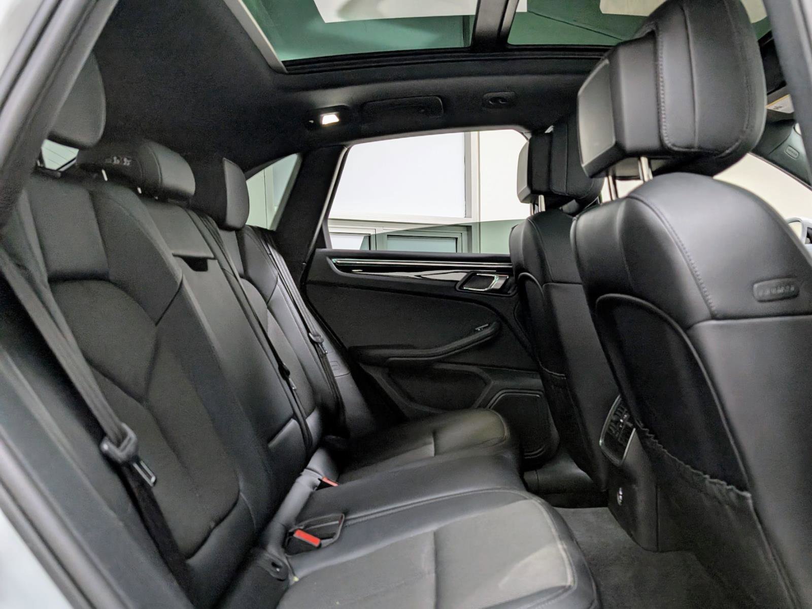 Used 2025 Porsche Macan image 23