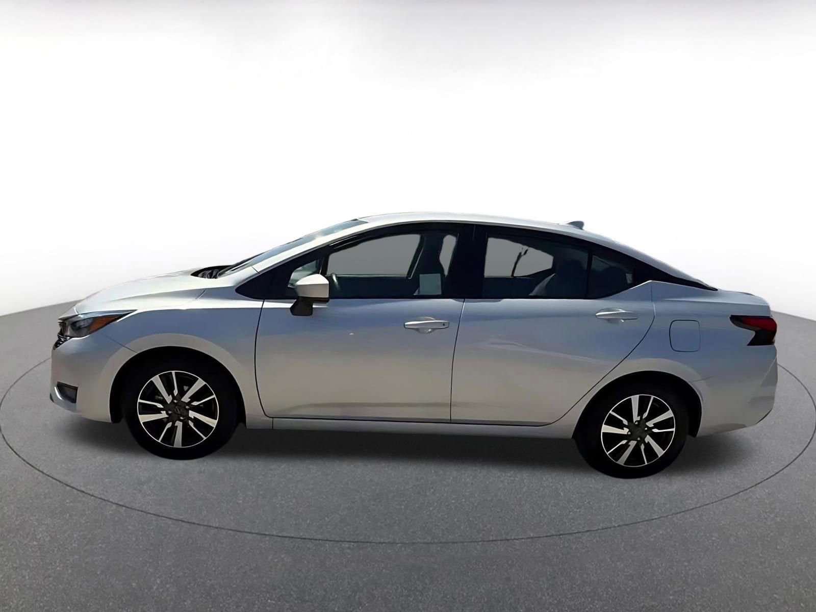 Used 2025 Nissan Versa SV FWD image 9