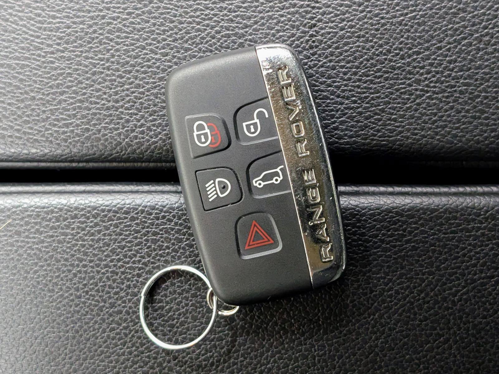 Used 2018 Land Rover Range Rover Velar S image 38