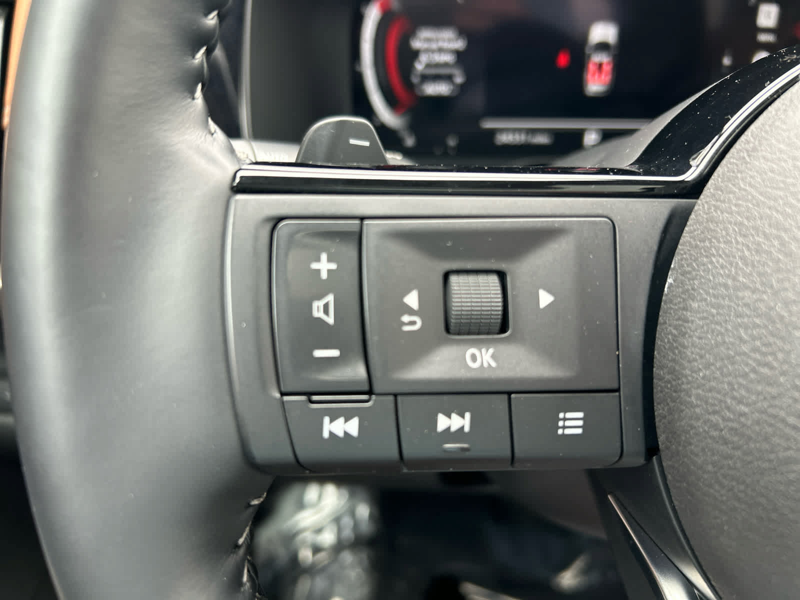 Certified 2025 Nissan Pathfinder Platinum AWD/4WD image 23