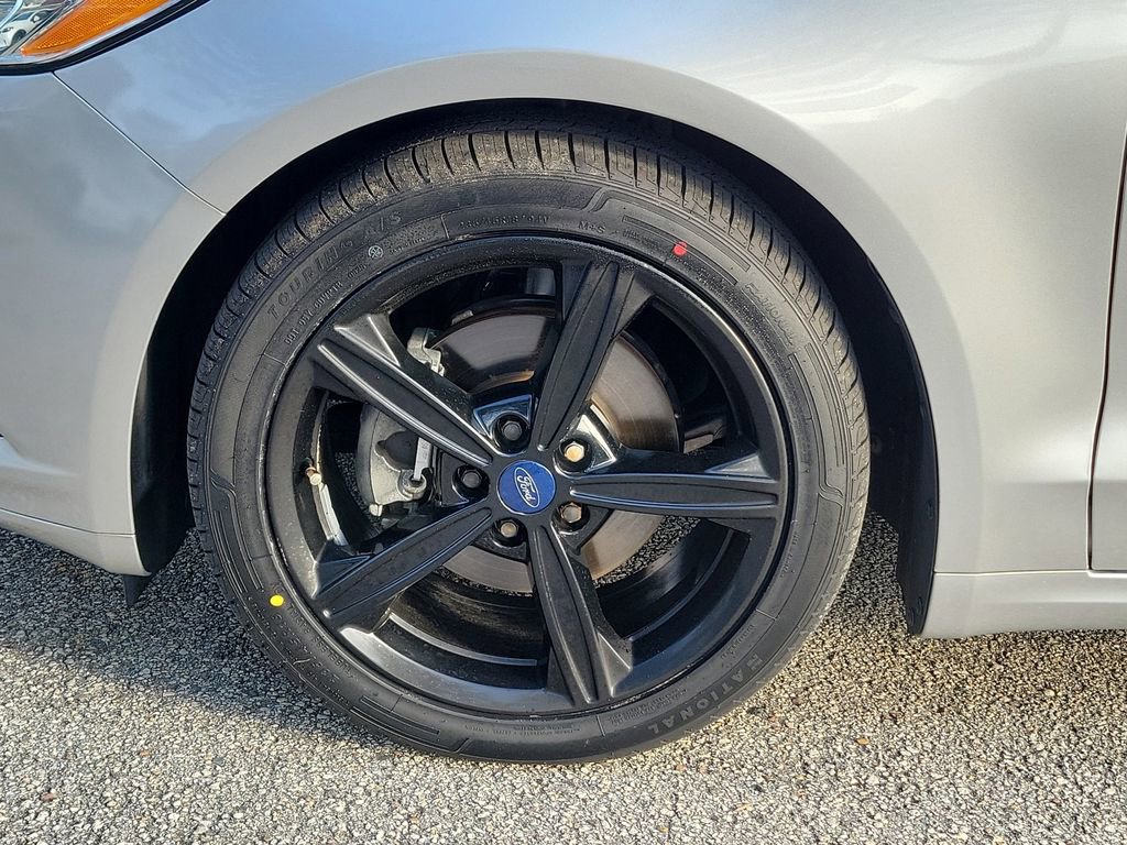 Used 2016 Ford Fusion SE image 6