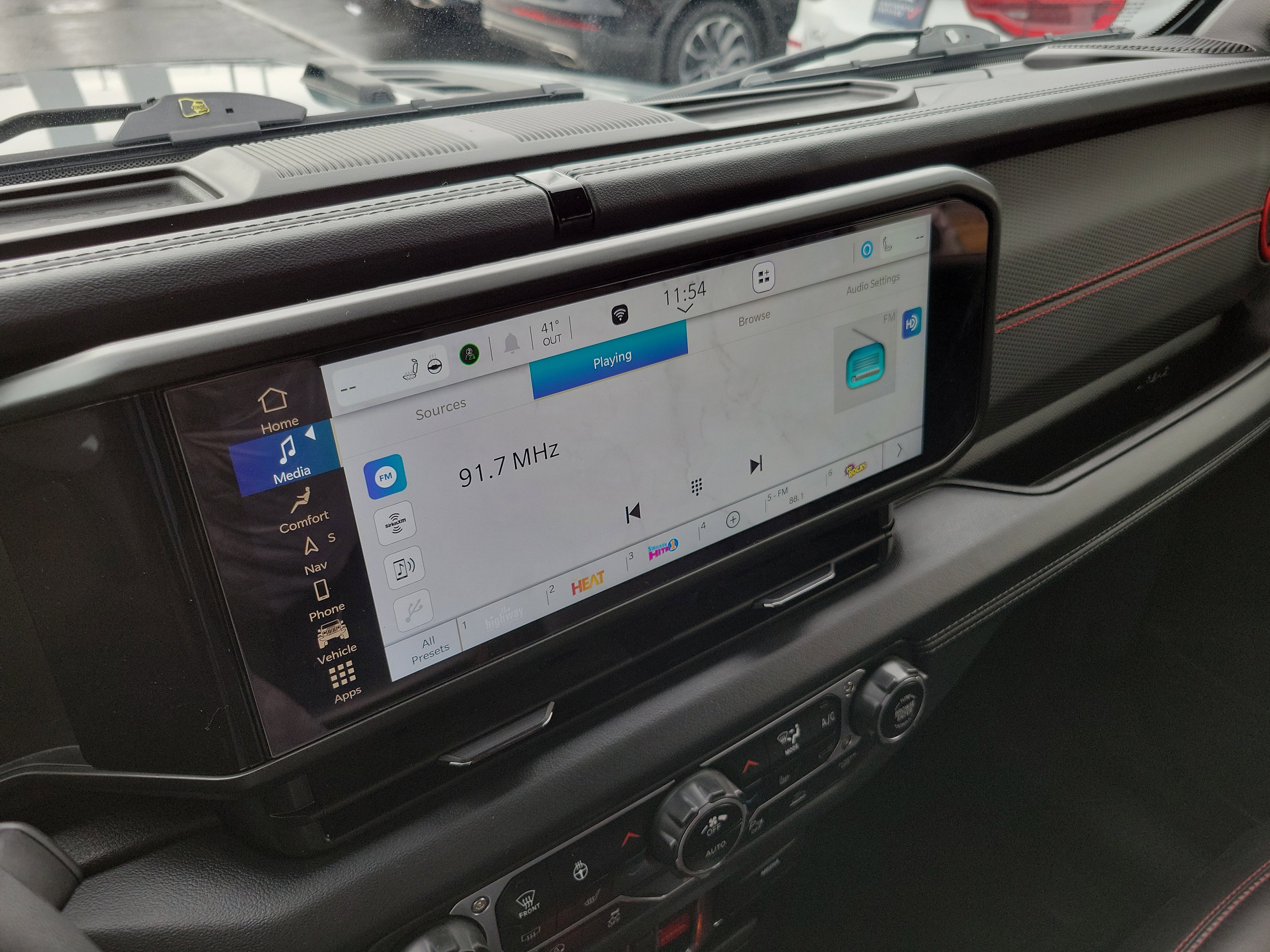 Used 2024 Jeep Wrangler Unlimited Rubicon image 31