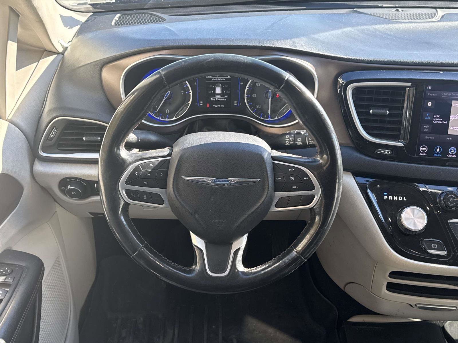 Used 2019 Chrysler Pacifica Touring-L image 16