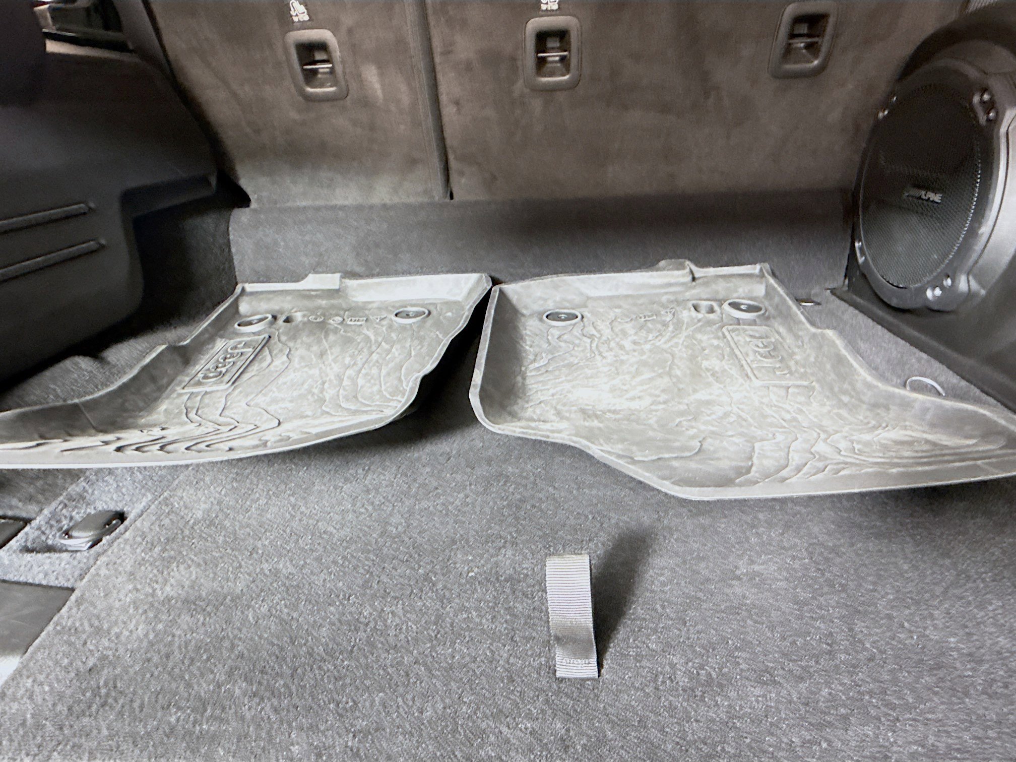 Used 2024 Jeep Wrangler Unlimited Sahara w/ Technology Group image 32