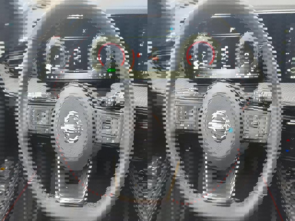 Certified 2025 Nissan Kicks SR w/ Illumination Package image 14