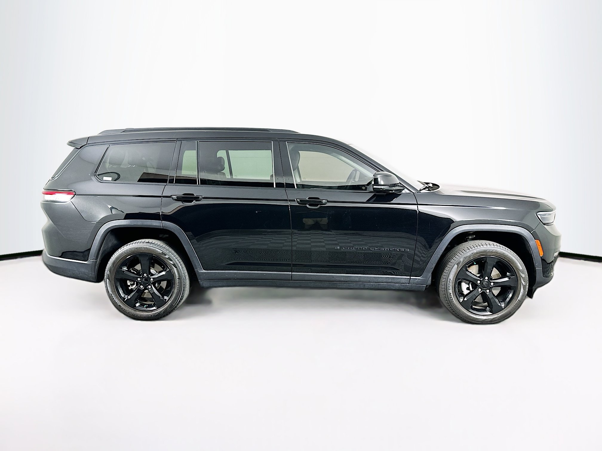 Used 2023 Jeep Grand Cherokee L Limited w/ Black Appearance Package AWD/4WD image 10