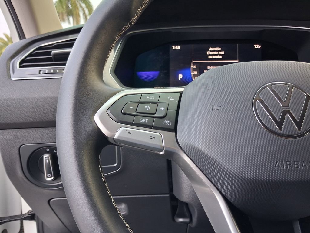 Used 2023 Volkswagen Tiguan SE FWD image 18