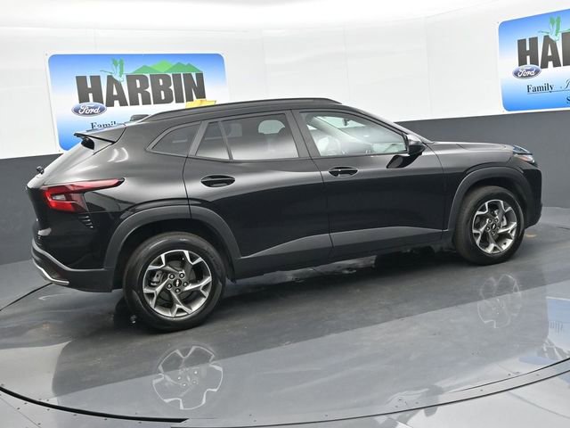 Used 2025 Chevrolet Trax LT w/ LT Convenience Package image 6